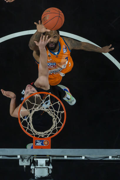 高对抗中的 高对抗中的