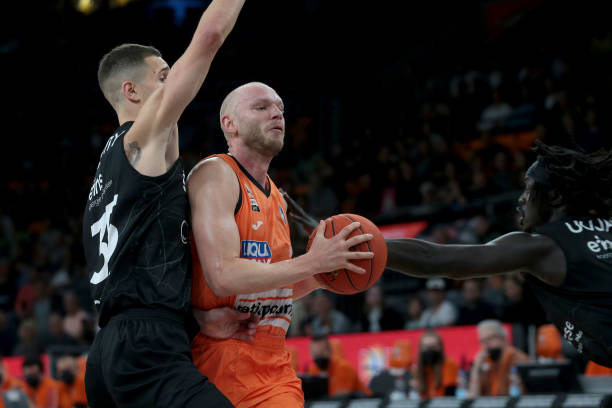 边路与中路 边路与中路