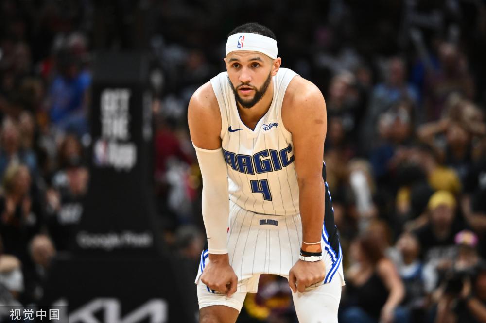 都以顽强的 都以顽强的